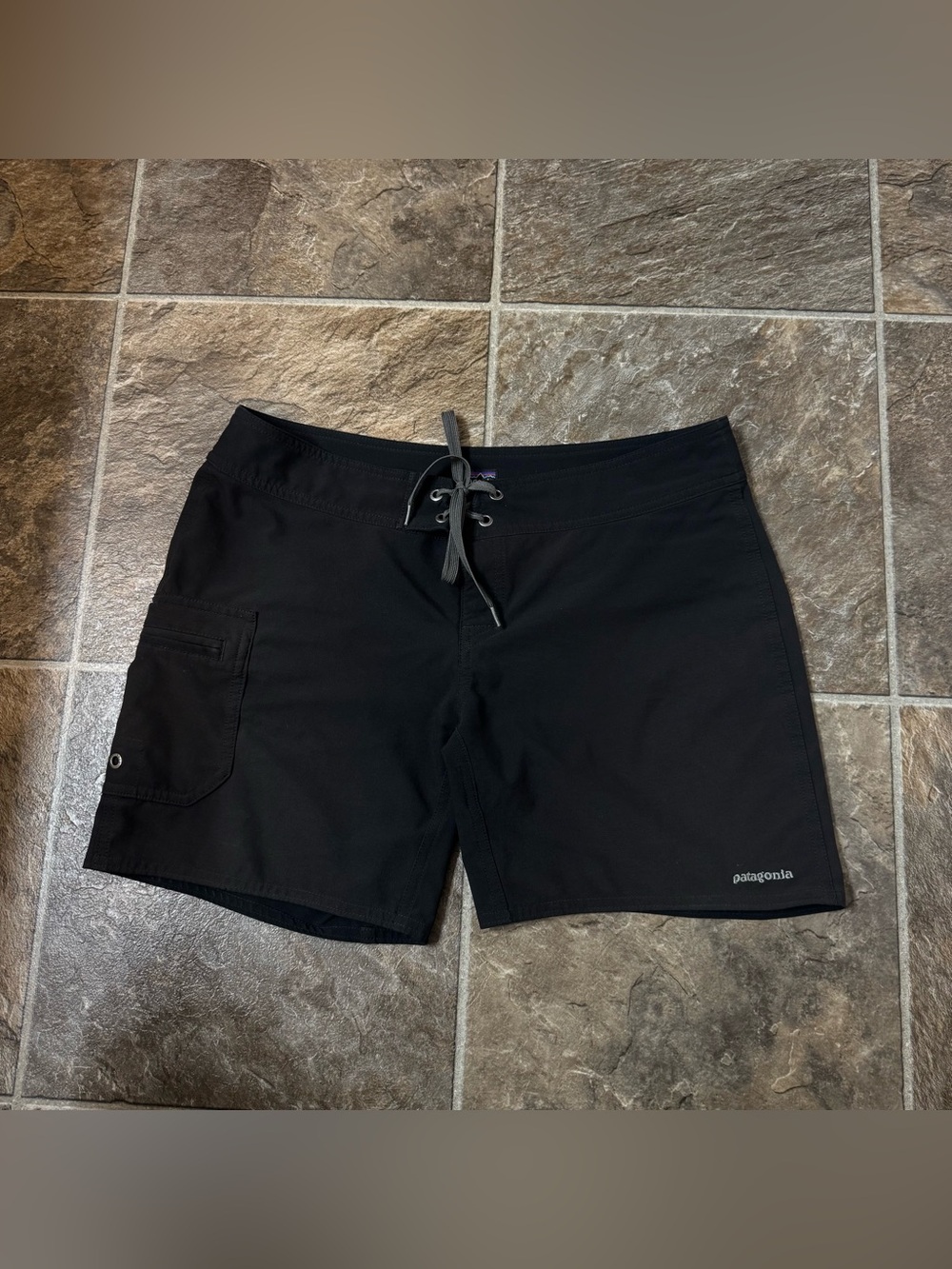 PATAGONIA Womens 4 Black Drawstring MERIDIAN Board Shorts Bin-R